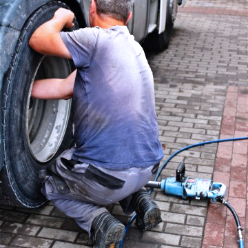 TYRE SERVICE